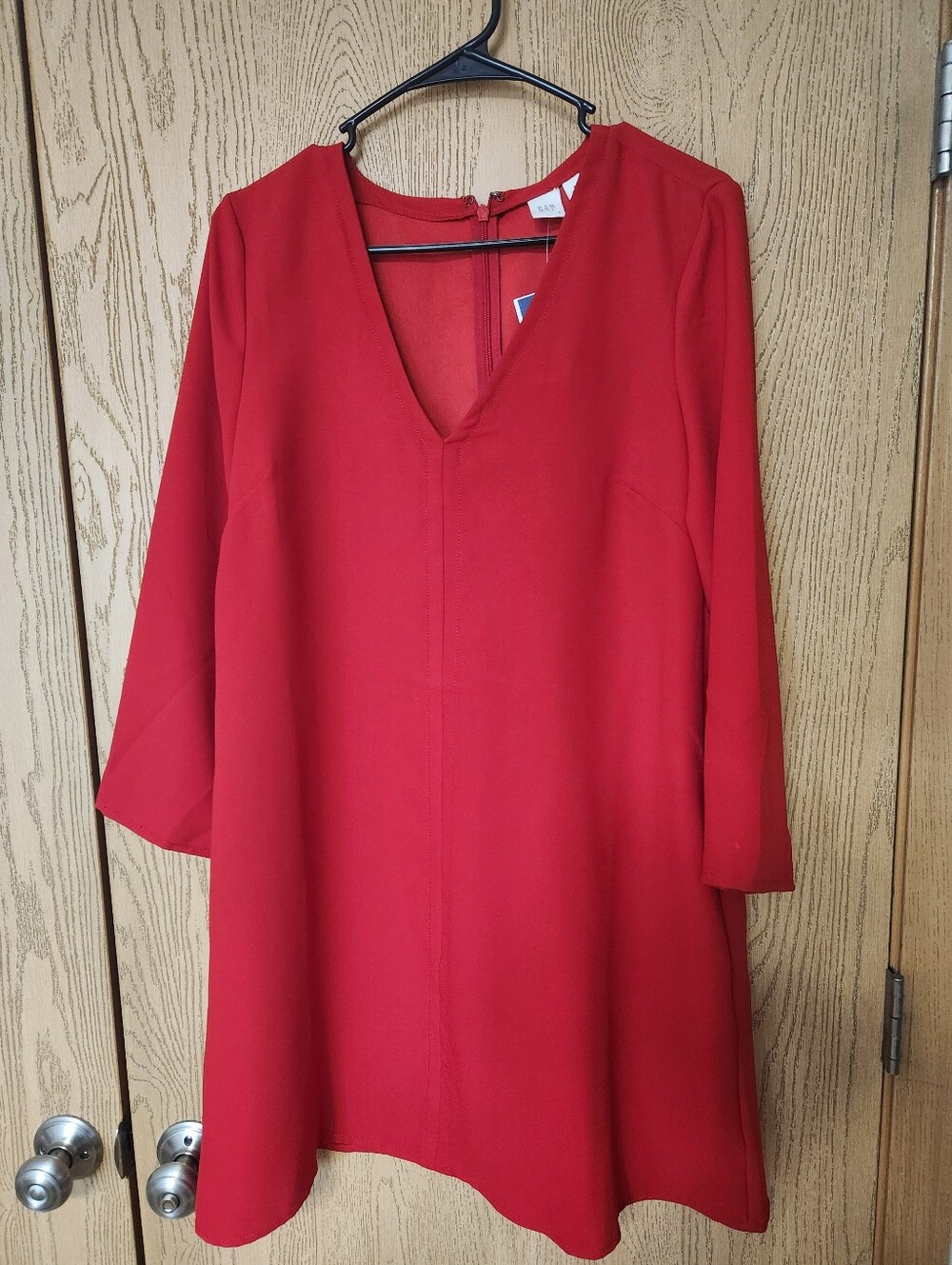 Gap Red V-Neck Dress With 3/4 Sleeves, Pockets And A Zipper Down The Back